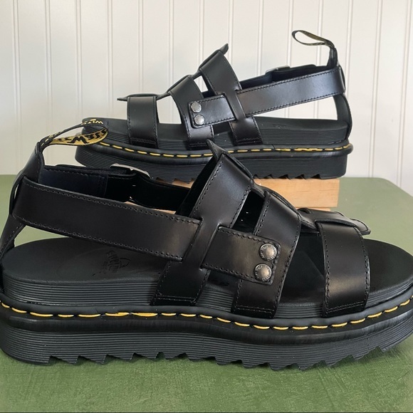 NWT Dr. Martens TERRY Fisherman's Sandals in Black Leather - Picture 2 of 9
